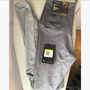 NWT Nike Zonal Strength Tight